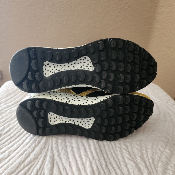 Steve Madden Sneakers - Picture 4 of 4